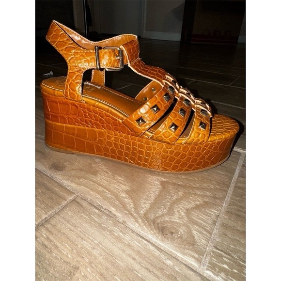 Vince Camuto Shoes - - Vince Camuto Kabria studded crocodile print  platform Sandal
In brown Size 37